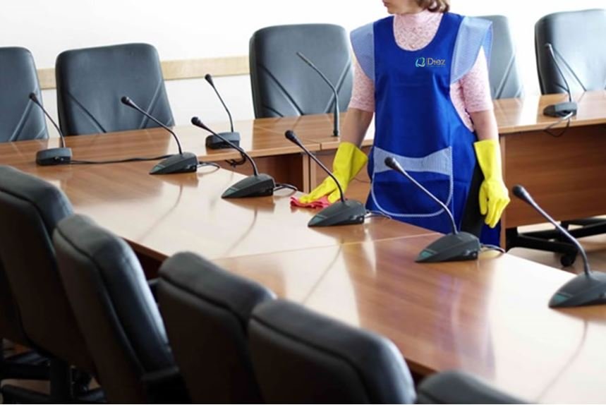 limpieza oficina medio tiempo corporativo diez.